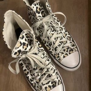 Converse size 9.5 men’s high top animal print.
